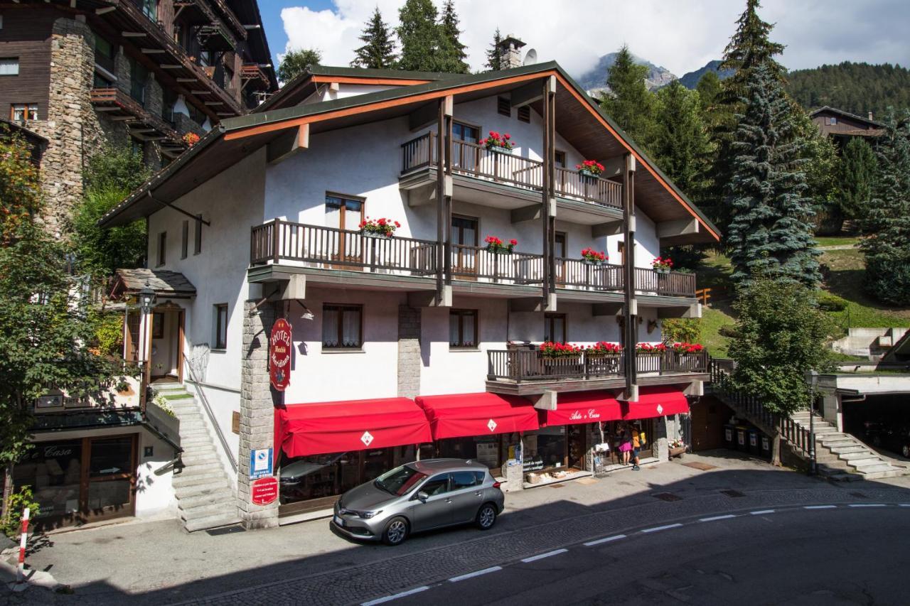 Hotel Meuble Meridiana Valtournenche Eksteriør billede