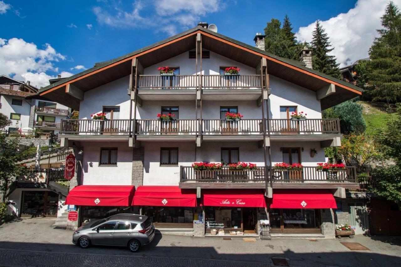 Hotel Meuble Meridiana Valtournenche Eksteriør billede