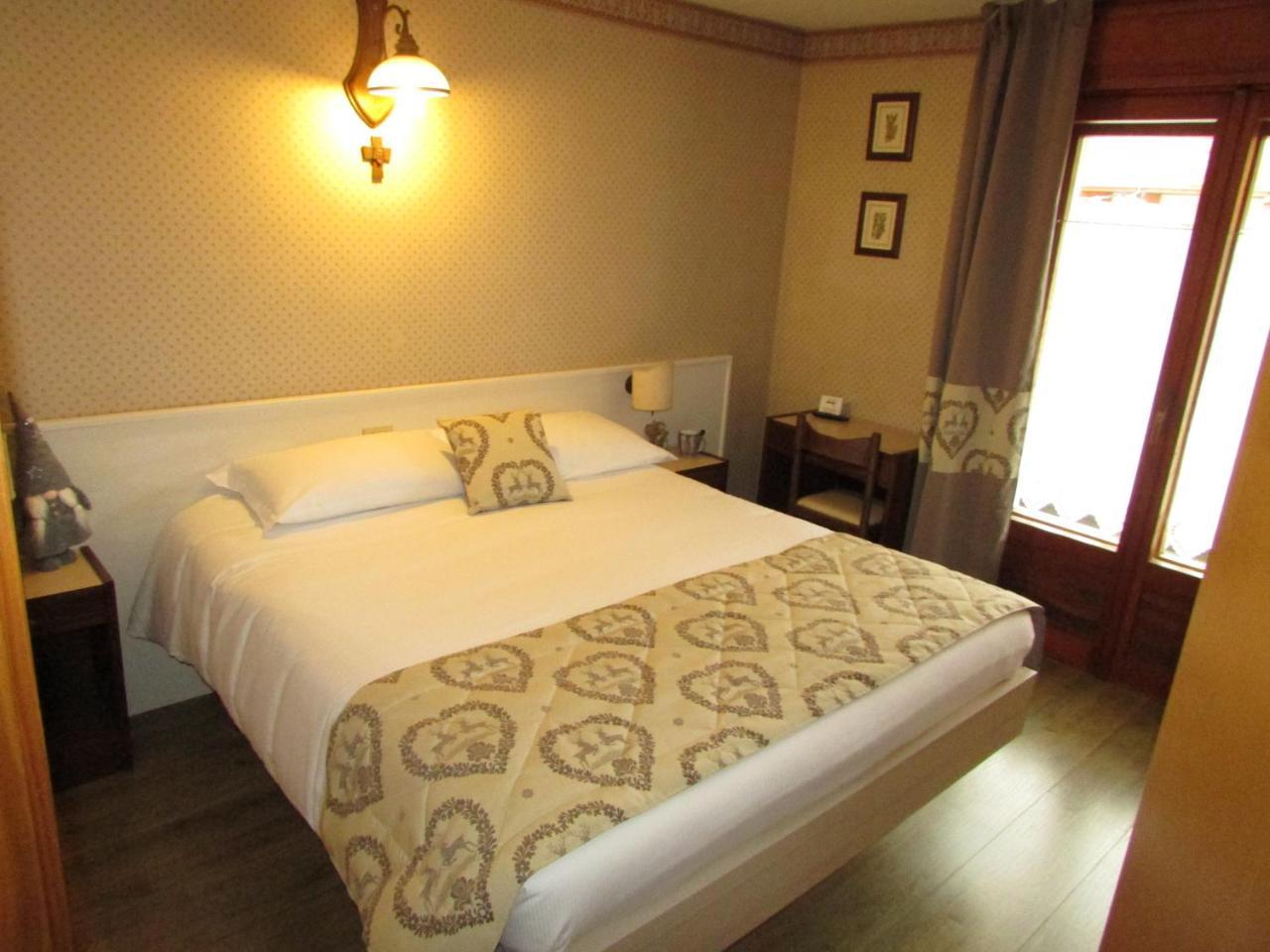 Hotel Meuble Meridiana Valtournenche Eksteriør billede