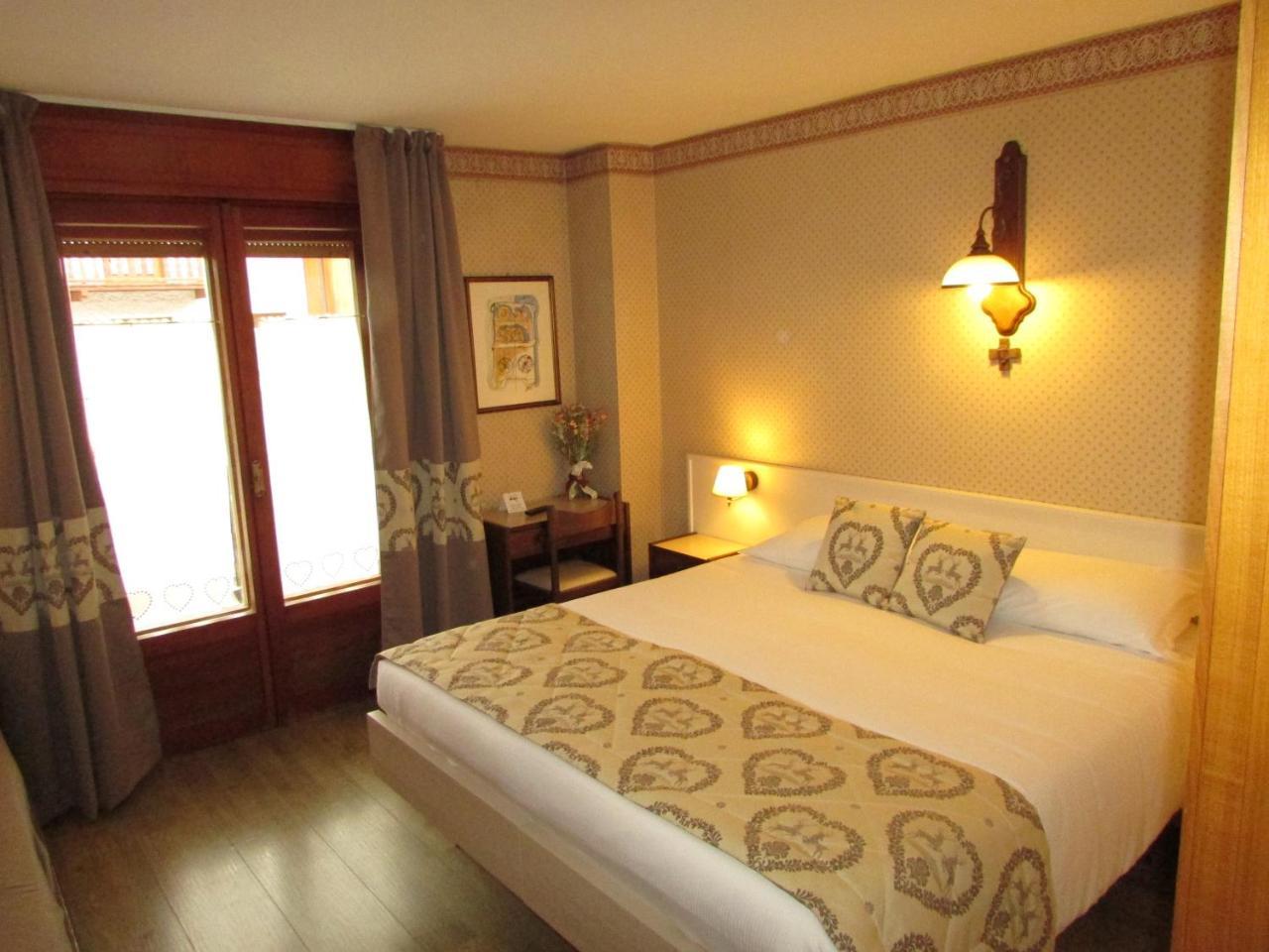 Hotel Meuble Meridiana Valtournenche Eksteriør billede