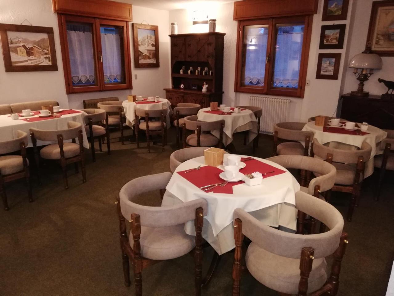 Hotel Meuble Meridiana Valtournenche Eksteriør billede